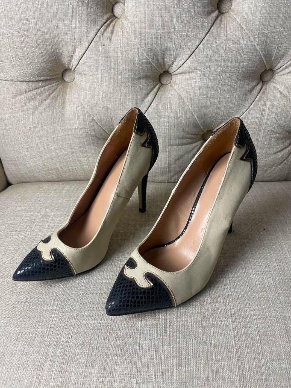EUC Cato Beige & Black Pumps size 7